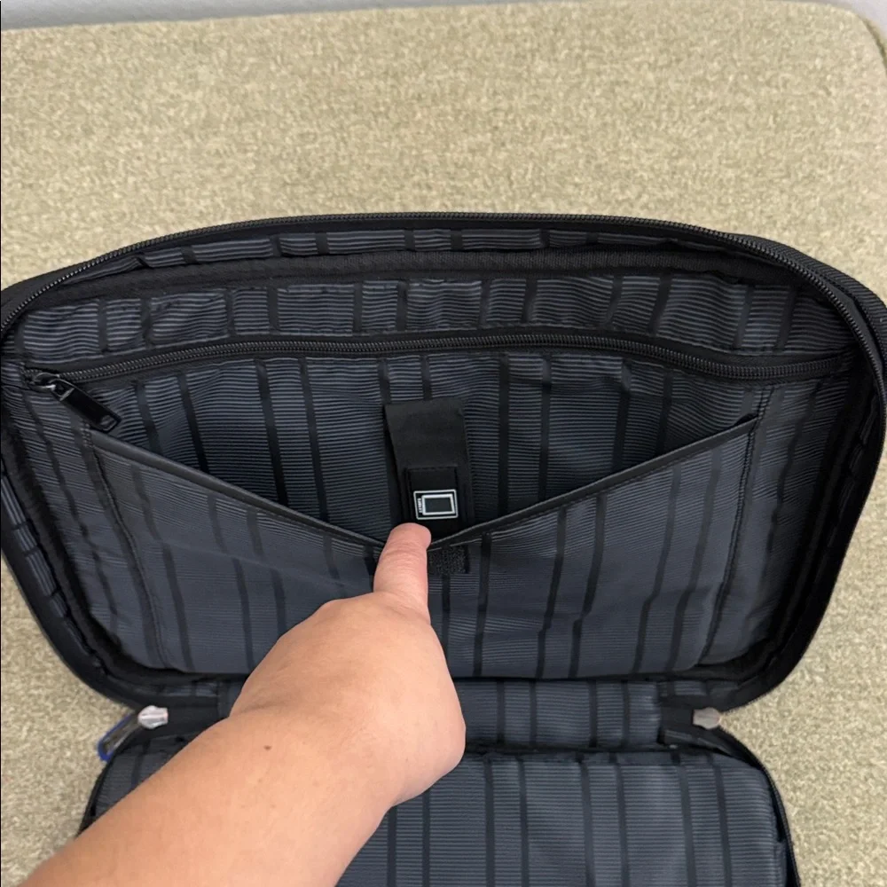 Kenneth Cole Reaction Laptop Business Travel Almost new